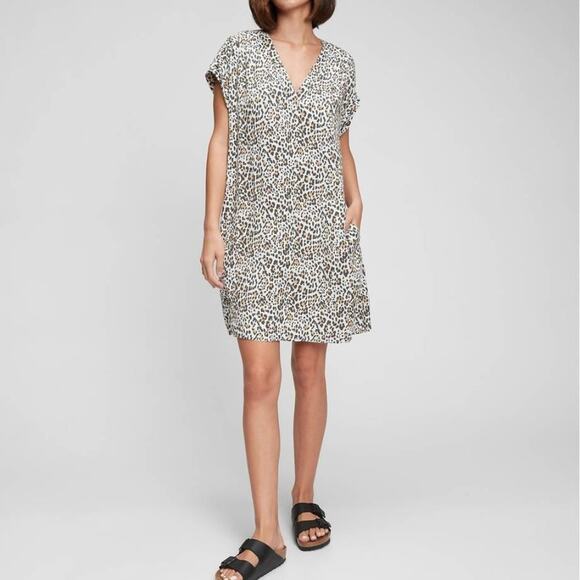 GAP Short-Sleeve V-Neck Leopard Print Dress with Pockets Size Medium - Picture 1 of 9